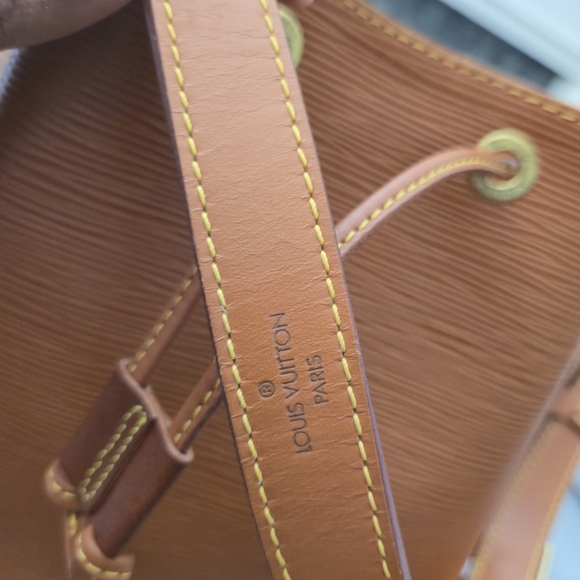 Louis Vuitton Epi Petit Noe in Cipango - Picture 8 of 13